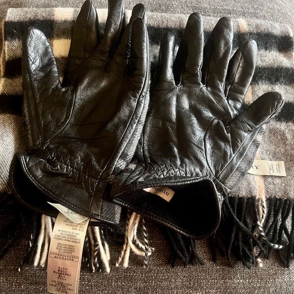 Authentic Set of Burberry Scarf and Gloves - Picture 3 of 6